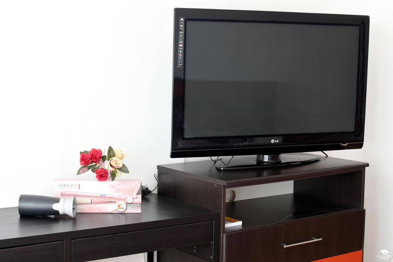 Modern Semi-Central 1 Bedroom Apartment, 3 Parks Nearby Bucharest Exterior photo